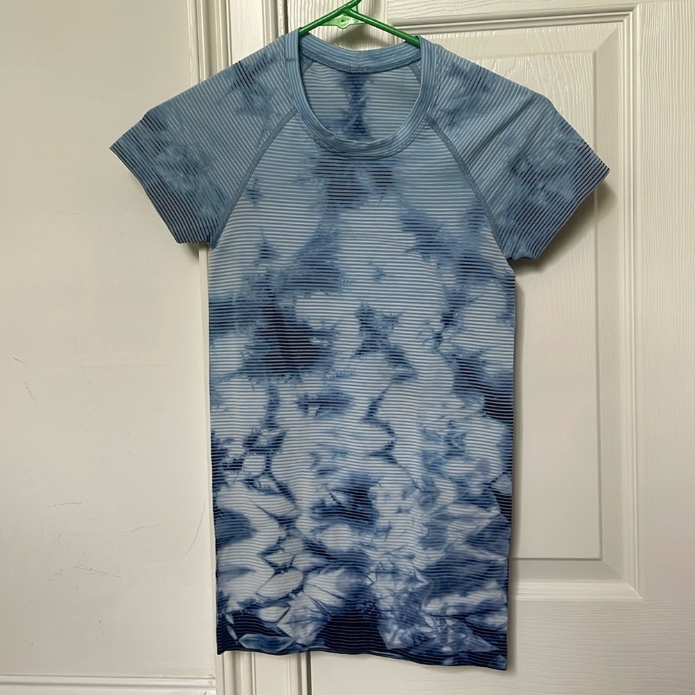 Lululemon blue tie dye swiftly size 2